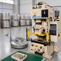 Ligne de production automatique de presse à estamper les œillets métalliques avec alimentation en bobine pour chaussures, sacs et rideaux