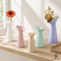 Collection de mini-vases de table en porcelaine bleue brillante, motif floral en relief, base à motif lisse, pour fleurs en forme de trompette