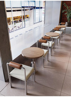 Ensemble de sièges de café commercial sur mesure en bois massif avec table ronde et banquette pour salon de thé ou restaurant