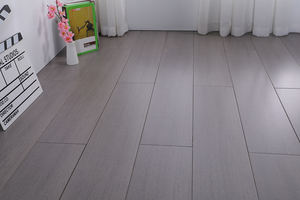 Parquet en bois franc classique français à absorption des chocs lisse, Lovoa Trichilioides, grain droit, système de clic, pour chambre à coucher - Product Image 3