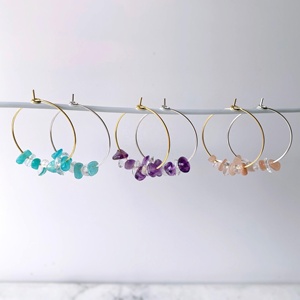 Boucles d'oreilles créoles en acier inoxydable avec perles de pierres précieuses, pierres naturelles colorées, résistantes à l'eau, inaltérables, hypoallergéniques, plaqué or 18 carats - Product Image 3