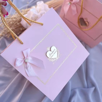 Emballage de sac cadeau Boutique de luxe personnalisé sacs cadeaux de remerciement en papier rose personnalisé avec poignée en ruban de soie imprimé Logo