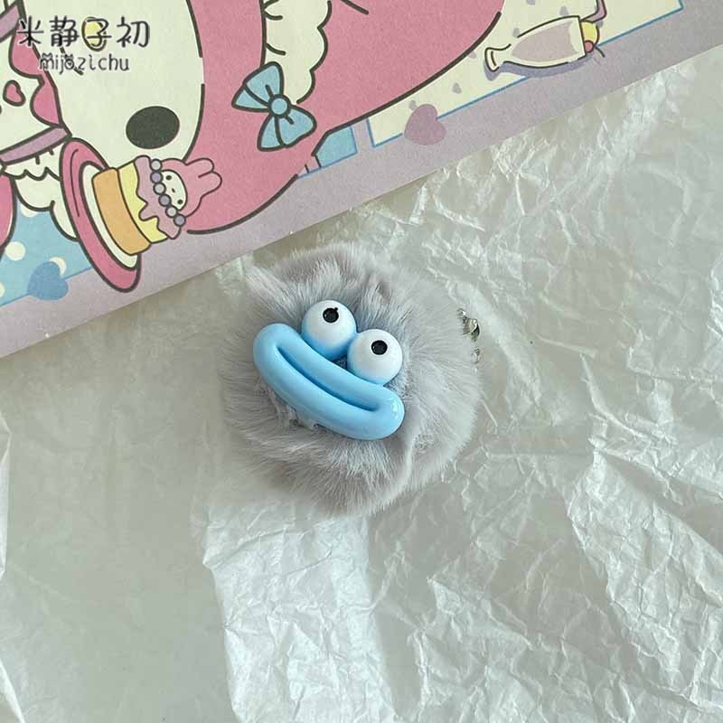 Porte-clés pompon bouche de saucisse grise