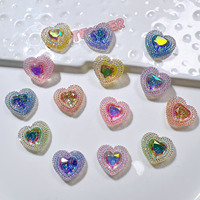 Moda colorata brillante cuore di zucchero Cabochon in resina a fondo piatto per il giorno di san valentino decorazione del telefono