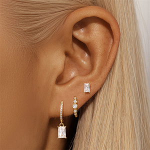 Ensemble de boucles d'oreilles tendance S925 : Créoles carrées en zircon et clous d'oreilles étoile raffinés - Product Image 5