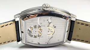 Montre-bracelet mécanique tourbillon de haute qualité en forme de barillet - Product Image 2