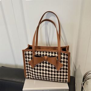 Nouveauté Sac fourre-tout en cuir PU à nœud papillon pour femme, sac à main noir et blanc à carreaux pour femme - Product Image 2