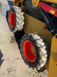 Vente en gros de chargeuses compactes sur pneus Caterpillar 236D, modèle 2023, capacité de charge nominale de 2 tonnes, capacité de 3 tonnes, moteur diesel compact - Product Image 4