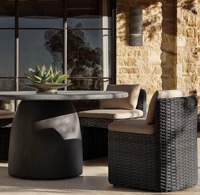 Meubles de jardin contemporains en osier tissé à la main, résistants aux intempéries, avec coussins moelleux, ensemble de table à manger d'extérieur