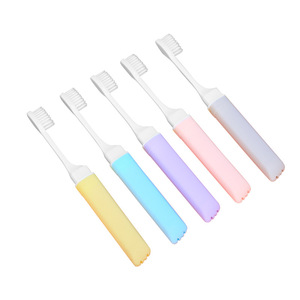 แปรงสีฟันแบบพับได้มาการอง 5 แพ็ค แปรงสีฟันขนนุ่มแบบพกพาสำหรับผู้ใหญ่ ชุดแปรงแบบแมนนวล - Product Image 1