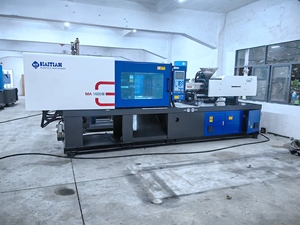 Macchina per stampaggio ad iniezione orizzontale da 160 tonnellate 300g attrezzature in plastica con sistema Servo - Product Image 2