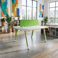 Poste de travail moderne en bois pour ordinateur avec écran acoustique pour l'intimité et hauteur réglable, idéal pour la maison ou le bureau