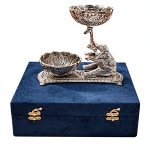 Juego de Dos Tazones para Servir Frutos Secos con Diseño de Elefante Plateado Hecho a Mano, con Caja de Regalo de Terciopelo | Regalo Tradicional Indio - Product Image 1