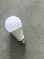 Ampoule LED A60 9W E27 6000K Globe B22/E14 Tension d'entrée 85-265V 1000LM Garantie 2 ans Utilisation au bureau Télécommande