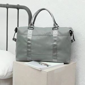 Bolsa de viaje deportiva y deportiva para mujer con logotipo personalizado, gran capacidad, tela Oxford 600D, poliéster, estilo moderno con cierre de cremallera - Product Image 1