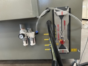 Máquina CNC de perforación y fresado para la fabricación de ventanas y puertas de aluminio - Product Image 6