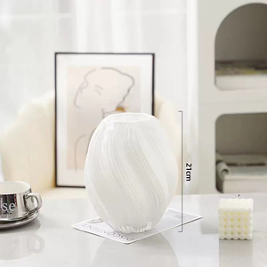 Vaso <span class=keywords><strong>in</strong></span> <span class=keywords><strong>Vetro</strong></span> Lussuoso e Sofisticato, Spirale Luminosa <span class=keywords><strong>in</strong></span> Maltosio, Pezzo Decorativo per <span class=keywords><strong>Fiori</strong></span> Freschi/Essiccati - Product Image 6
