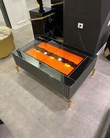 Table basse contemporaine et moderne pour maison avec cheminée électrique incorporant un miroir en verre pour meubles de salon