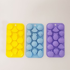 Outil créatif pour glaçons en silicone en forme de fruits - Réutilisable, écologique, qualité alimentaire - Product Image 1