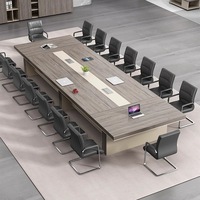 Table de conférence moderne en bambou avec boîte à câbles intégrée, combinaison bureau et chaise pour salles de réunion commerciales
