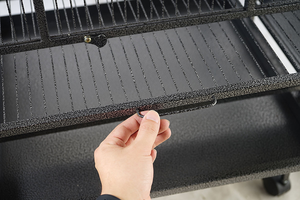 Comoda Gabbia Voliera di Lusso Grande in Metallo e Ferro Nero per Pappagalli Canarini e Cocorite in Vendita - Product Image 4