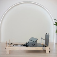 Equipo de Entrenamiento de Core para Yoga y Pilates de Grado Profesional, Reformer Comercial con Caja de Sentado y Tabla de Salto
