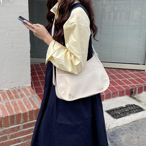 Bolso Bandolera Estilo Coreano con Correa Ancha para el Hombro, Bolso Tipo Cubo en Forma de Media Luna, Color Sólido, Resistente al Agua, Bolso de Pecho para Mujer - Product Image 2