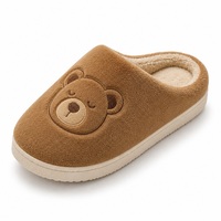 Chaussons d'intérieur unisexes en peluche à bout fermé, motif ours de dessin animé, avec broderie, semelle intérieure en mousse à mémoire de forme et semelle extérieure antidérapante en EVA