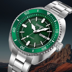 Reloj SKMEI 2256 de Lujo para Hombre, Marca Superior, Esfera Verde, Reloj de Pulsera de Negocios, Resistente al Agua, con Fecha, Semana, Cuarzo, Acero - Product Image 1