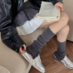 Jingwen OEM 2025 nouvelle mode tricoté jambières femmes Bobby chaussettes cheville pied poignets botte Toppers antidérapant chaud botte chaussettes - Product Image 1