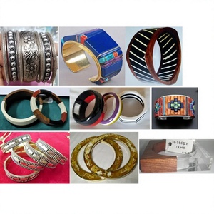 Pulseras de Resina Color Marfil Estilo Religioso y Cultural del Uttar Pradesh de BS INTERNATIONAL, Joyería de Moda para Bodas, para Mujer - Product Image 1