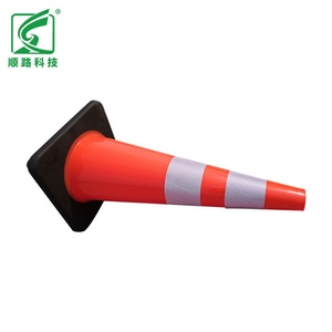 Cône de signalisation routière de sécurité de 700 mm (28 pouces) en PVC rouge-orange avec matériau réfléchissant pour la sécurité routière - Product Image 4