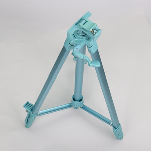 Soporte de dibujo portátil de aleación de aluminio Bertha, color verde, con mecanismo de manivela para uso en estudio de arte. - Product Image 2