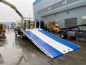 Camión grúa de plataforma plana ISUZU 4x2, camión de plataforma plana de 5T para transporte de vehículos, camión de recuperación en carretera con grúa de pluma plegable - Product Image 2