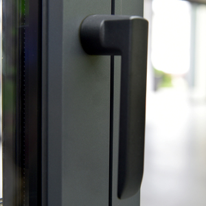 Ventana Abatible Moderna de Aluminio con Rotura de Puente Térmico, Triple Acristalamiento, Persianas Integradas y Mosquitera para <span class=keywords><strong>Hotel</strong></span> - Product Image 5