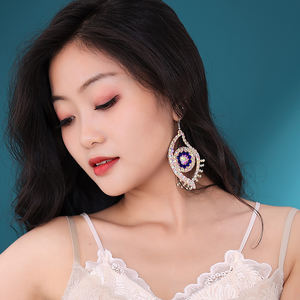 À la mode AB couleur Anti-allergique strass pendentif couronne boucles d'oreilles pour les femmes danse Performance porter accessoire - Product Image 4