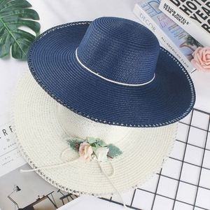 Sombrero de Paja de Ala Ancha para Mujer, Estilo Moderno, con Lazo de Flores Frescas, Protección Solar, para Verano y Playa - Product Image 2