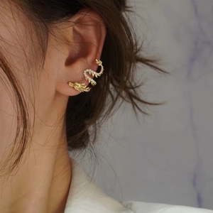 ซินฟลาย แฟชั่น ต่างหูทองคำแท้ 18K รูปทรงมังกร น้ำหนัก 0.42 กะรัต งานสั่งทำพิเศษ - Product Image 2