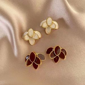 Pendientes de tuerca con diseño de hoja y flor tridimensional estilo retro francés, elegantes y modernos, regalo para mujer - Product Image 2