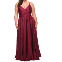 Robes de soirée de demoiselle d'honneur grande taille en satin élégant sexy sans manches col en V fente haute à volants ourlet