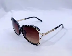 2024 tùy chỉnh thời trang UV400 Ladies Sunglasses Châu Âu và Mỹ lớn khung với tuyệt đẹp thiết kế rỗng