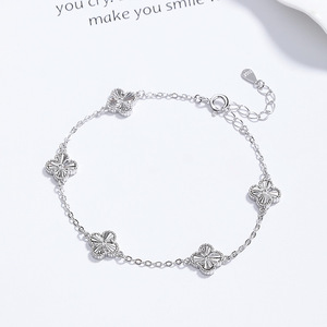 Pulsera de Plata S925 con Trébol de Cuatro Hojas y Diseño de Flor, Joyería Elegante para Mujer, Diseño Exclusivo - Product Image 2