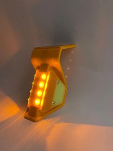 ไฟสะท้อนแสงรั้วกั้นถนนโรดเซฟไทยแลนด์ ไฟ LED พลังงานแสงอาทิตย์มาตรฐาน IP65 รั้วกั้นถนนทรงสี่เหลี่ยมคางหมู เสาไฟสัญญาณจราจรพลังงานแสงอาทิตย์ - Product Image 3