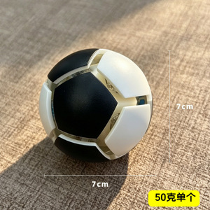Porte-clés en résine plastique 7 cm, jouet à presser en forme de ballon de football Coupe du Monde rouge vif, article de supporter - Product Image 4