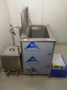 Nettoyeur à ultrasons électrique industriel haute capacité 1800W 135L DPF avec réservoir filtrant <span class=keywords><strong>pour</strong></span> <span class=keywords><strong>le</strong></span> nettoyage de cartes de circuits imprimés, de disques vinyles et de pièces automobiles - Product Image 4