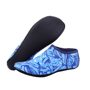 Calcetines de Agua de <span class=keywords><strong>Neopreno</strong></span> Esenciales <span class=keywords><strong>para</strong></span> Playa, <span class=keywords><strong>Piscina</strong></span>, Surf y Yoga, <span class=keywords><strong>para</strong></span> Mujeres y Hombres, Cómodos, <span class=keywords><strong>para</strong></span> Cruceros y Natación - Product Image 4