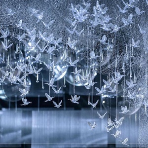 X4014 Décorations suspendues de plafond en métal acrylique avec des oiseaux en cristal de luxe parfait pour les mariages - Product Image 1