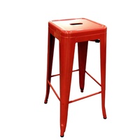 Ensemble de table de bar intérieur-extérieur en métal rouge carré de 23.75 ''de qualité commerciale tabourets à dos nu à siège carré