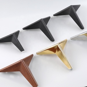 <span class=keywords><strong>Gambe</strong></span> per Mobili in Ferro Triangolari Resistenti, Personalizzabili e Regolabili, Piedini per Divano e Mobile in Metallo Oro Opaco Nero, Accessori per Mobili - Product Image 3