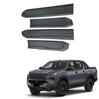 Garniture de capot latéral Car Bonnect pour Toyota Hilux Travo 2026
